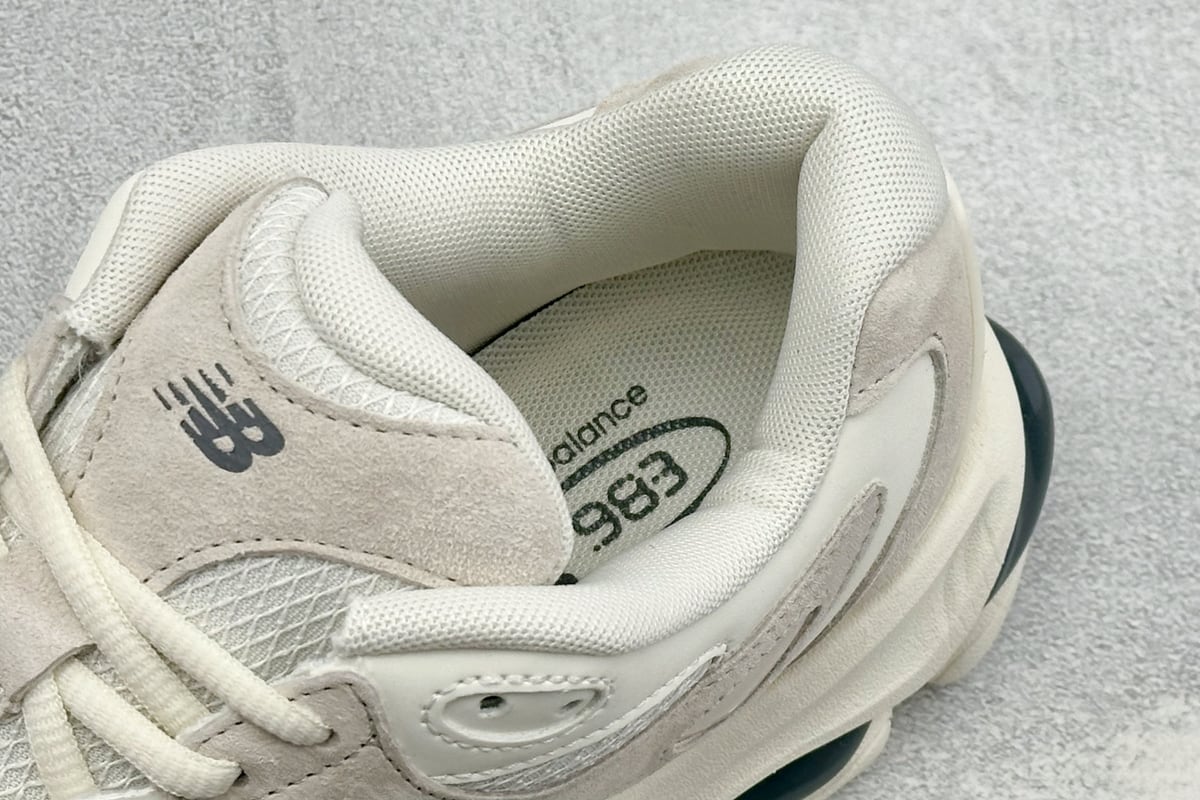 新百伦 New Balance 983系列 新百伦 复古休闲运动慢跑鞋 白 上脚实拍图