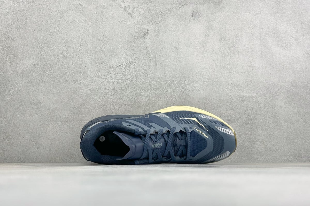 霍伽 HOKA ONE ONE Speed Goat 7 蓝黑 背面实拍图