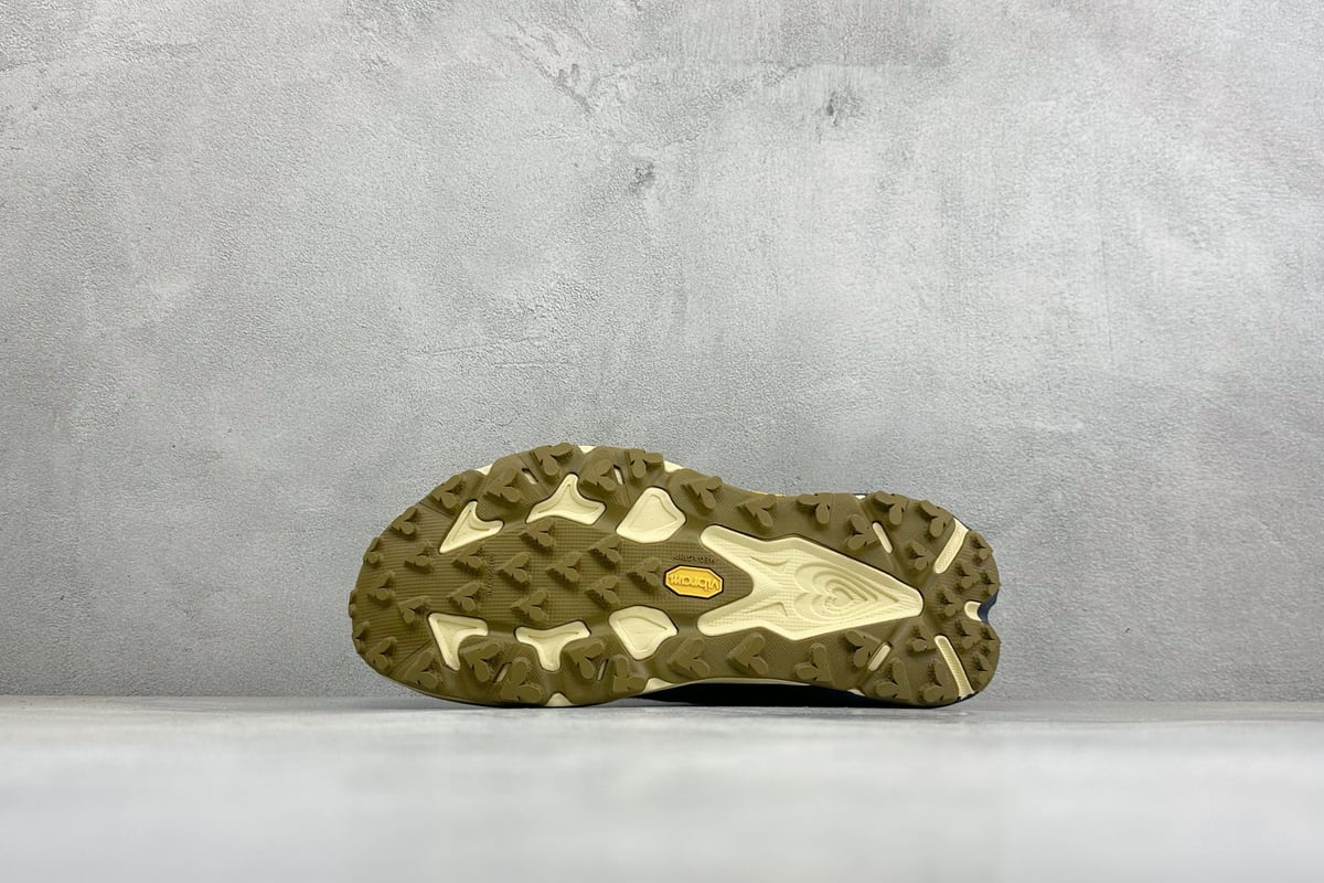 霍伽 HOKA ONE ONE Speed Goat 7 蓝黑 鞋头实拍图