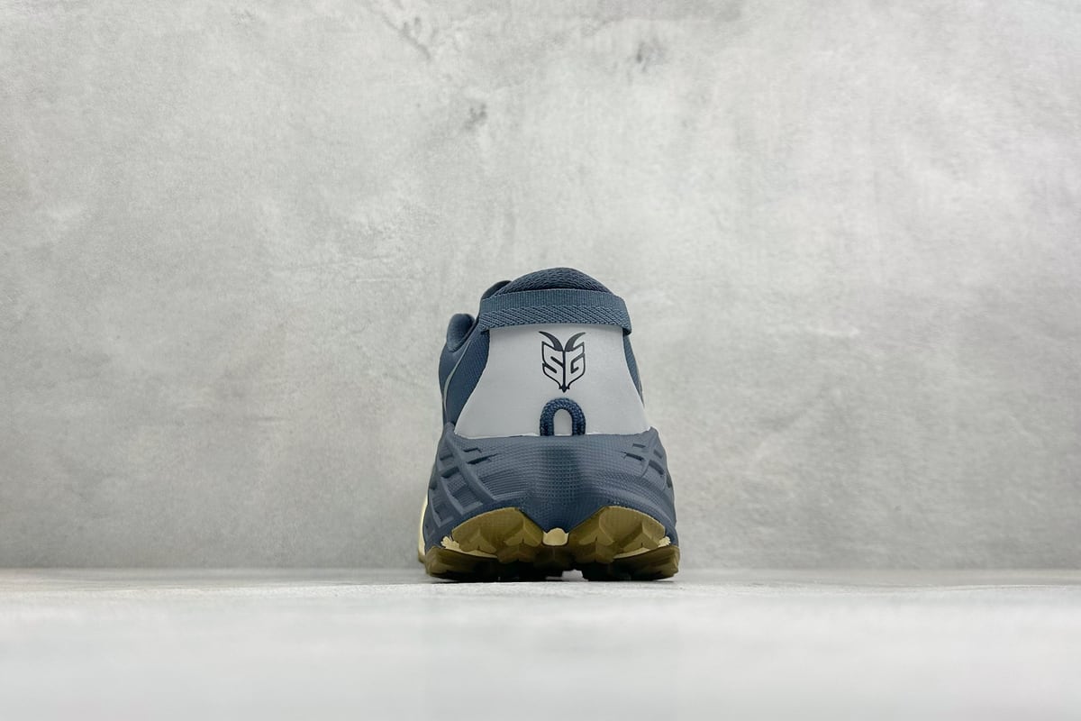 霍伽 HOKA ONE ONE Speed Goat 7 蓝黑 鞋底实拍图